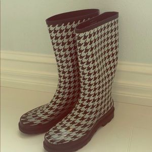 Houndstooth rain boots